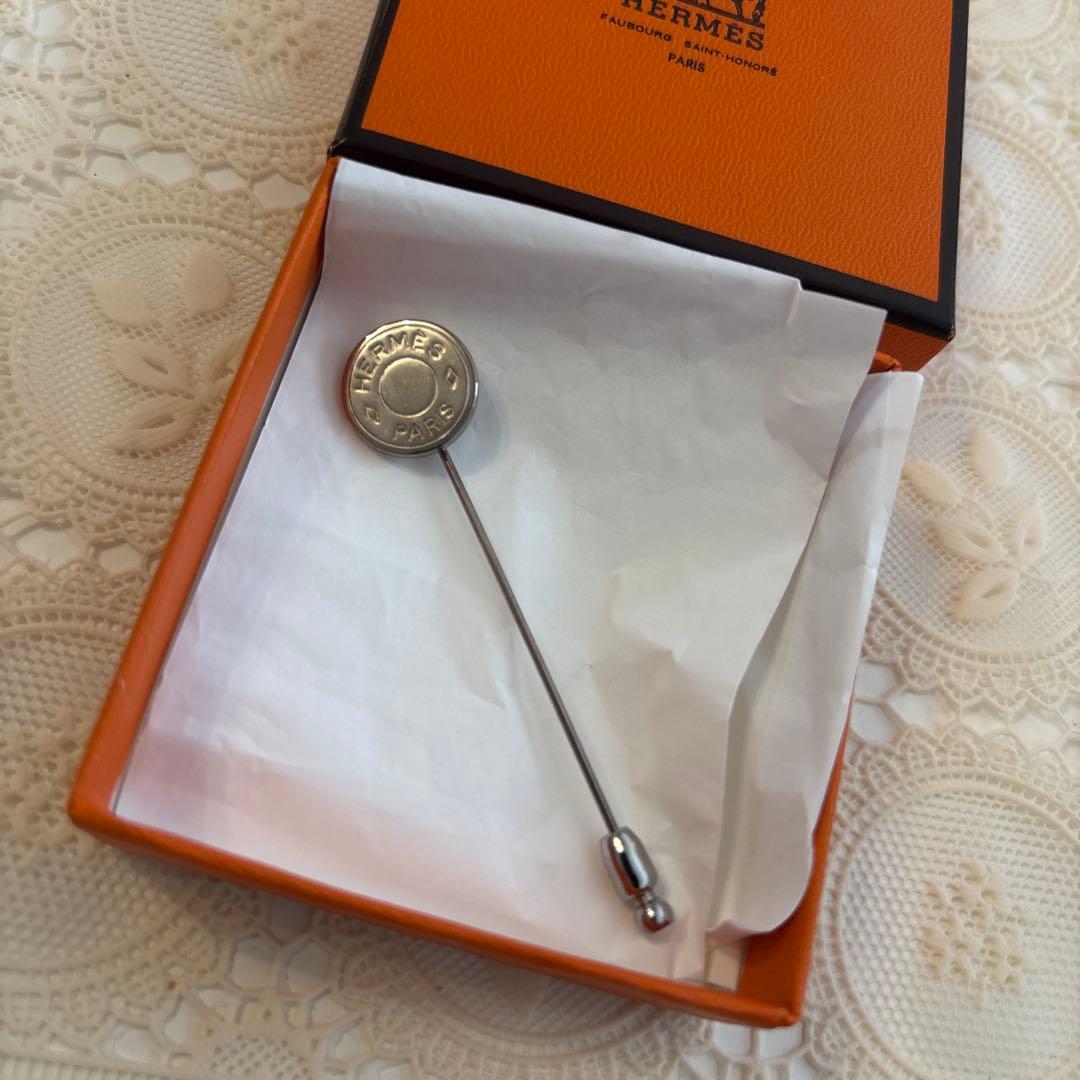 HERMES 丸型ピンバッジ 2個セット