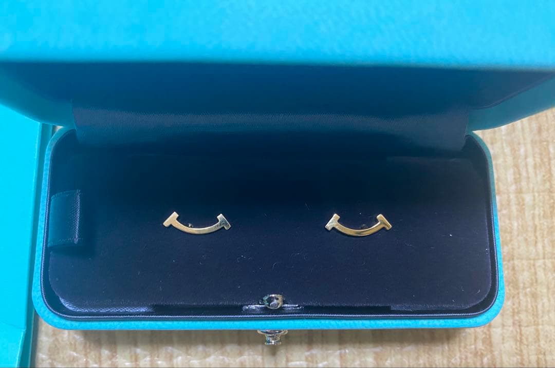 Tiffany & Co. スマイルモチーフピアス　Tスマイル　ミニピアス