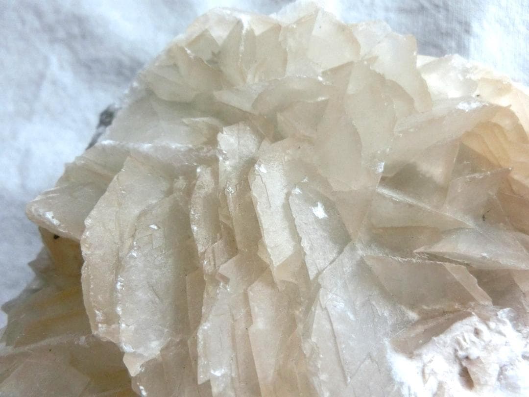 【カルサイト】 母岩つき 原石