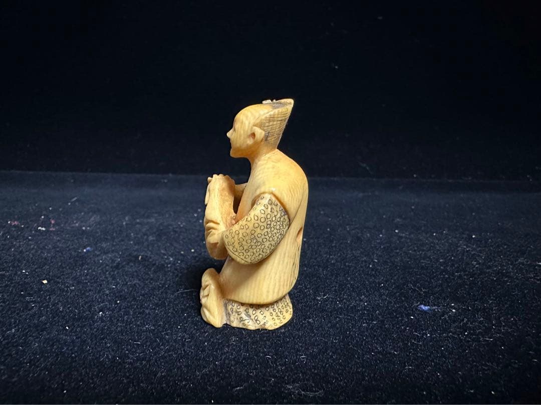 極上　根付　天然素材　彫刻 置物　細密細工　骨董　アンティーク