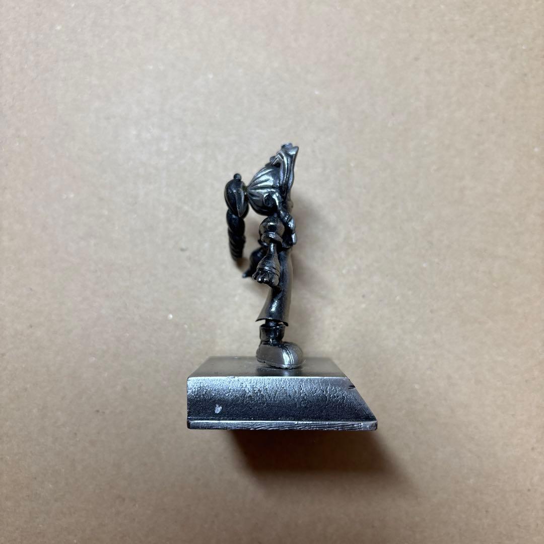 ファイナルファンタジー　クロムフィギュア2体