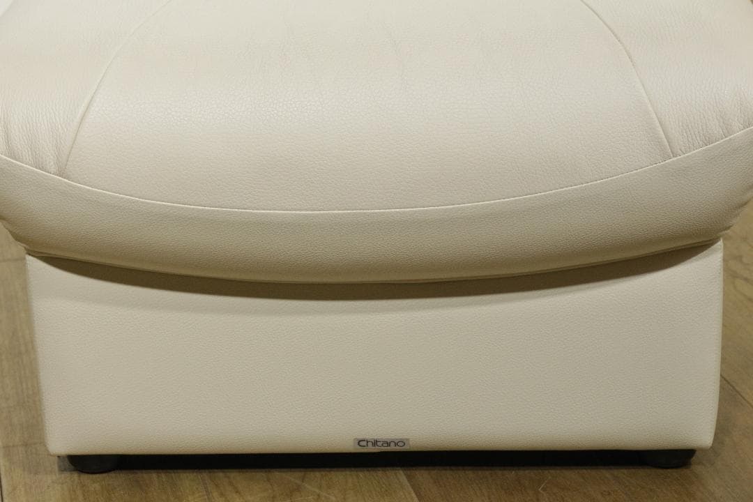 ラ*ー様 カリモク★CHITANO★オットマン★スツール★Z12126Z922★