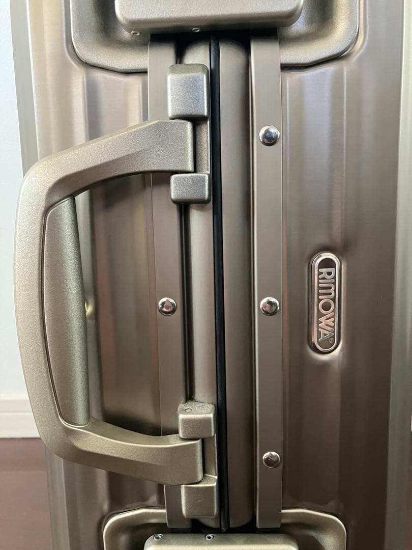 RIMOWA TOPAS TITANIUM　30L　4輪
