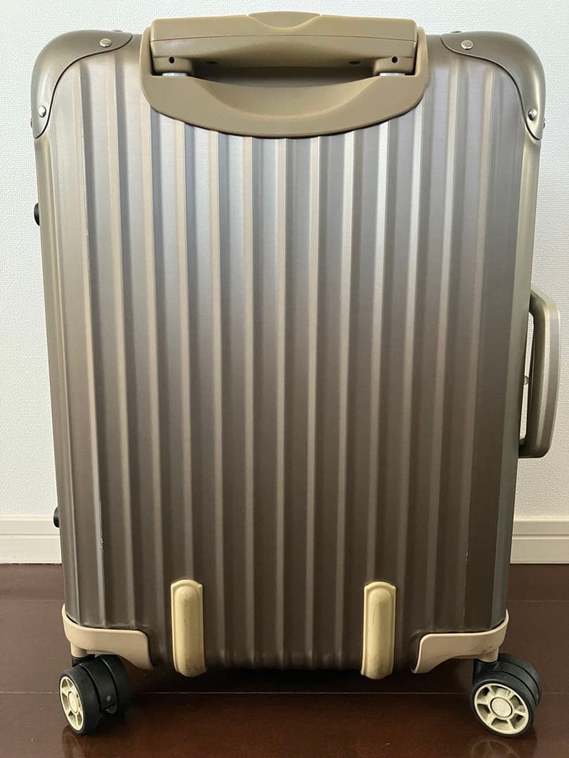 RIMOWA TOPAS TITANIUM　30L　4輪