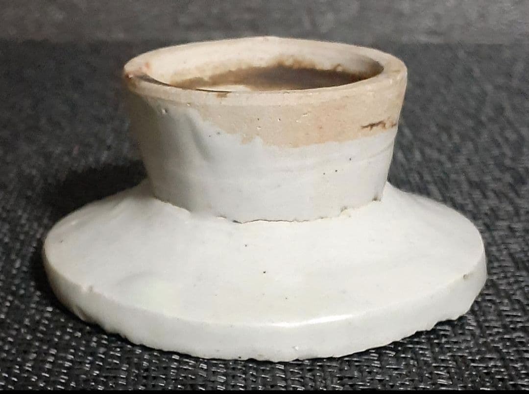 李朝　韓国古美術　韓国古陶磁器　白磁　陽刻浮彫　花文様　高付皿　菓子型　餅型