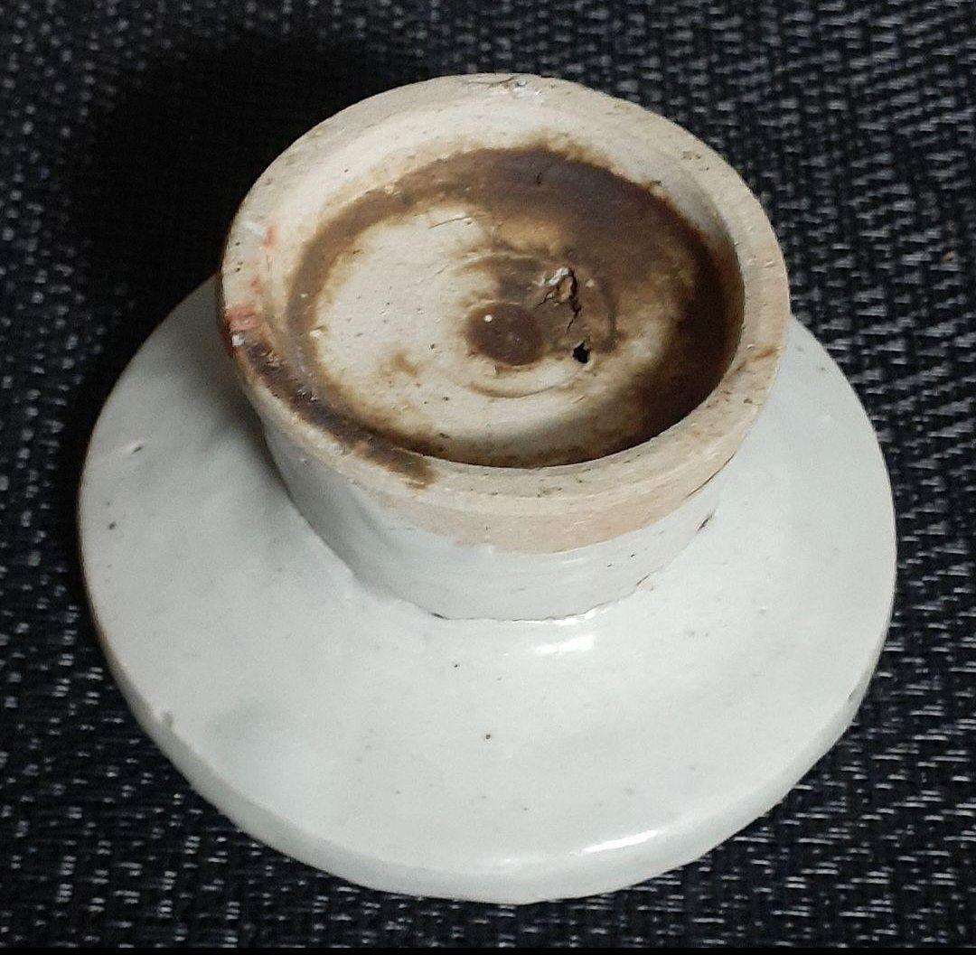 李朝　韓国古美術　韓国古陶磁器　白磁　陽刻浮彫　花文様　高付皿　菓子型　餅型