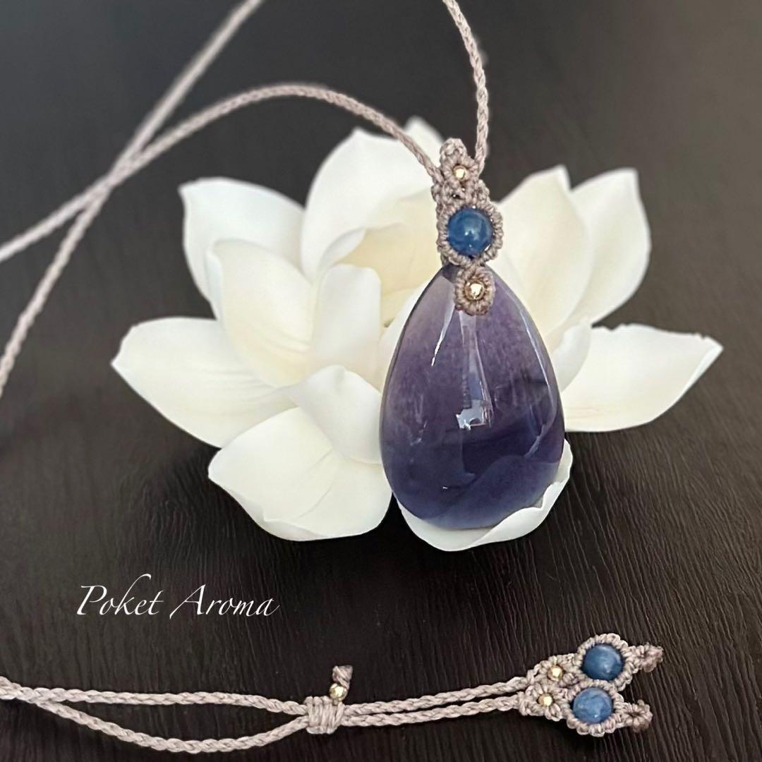 『藍紫』大きなパープルフローライトとカイヤナイトのマクラメペンダントネックレス
