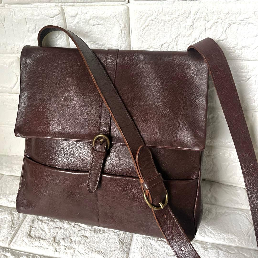 まーイルビゾンテ レザー フラップ ショルダーゴールド金具 ダークブラウン
