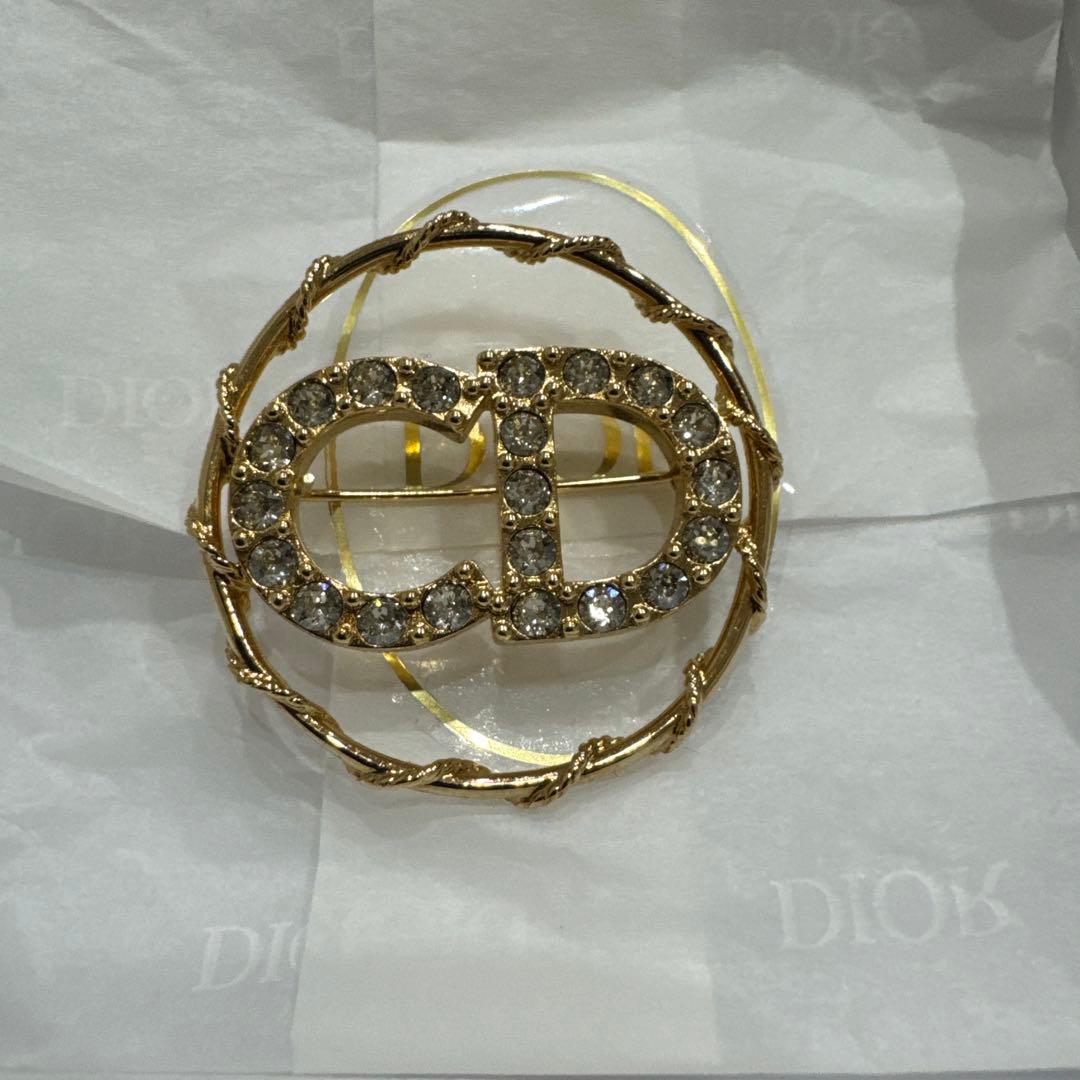 Dior CDロゴ ブローチ