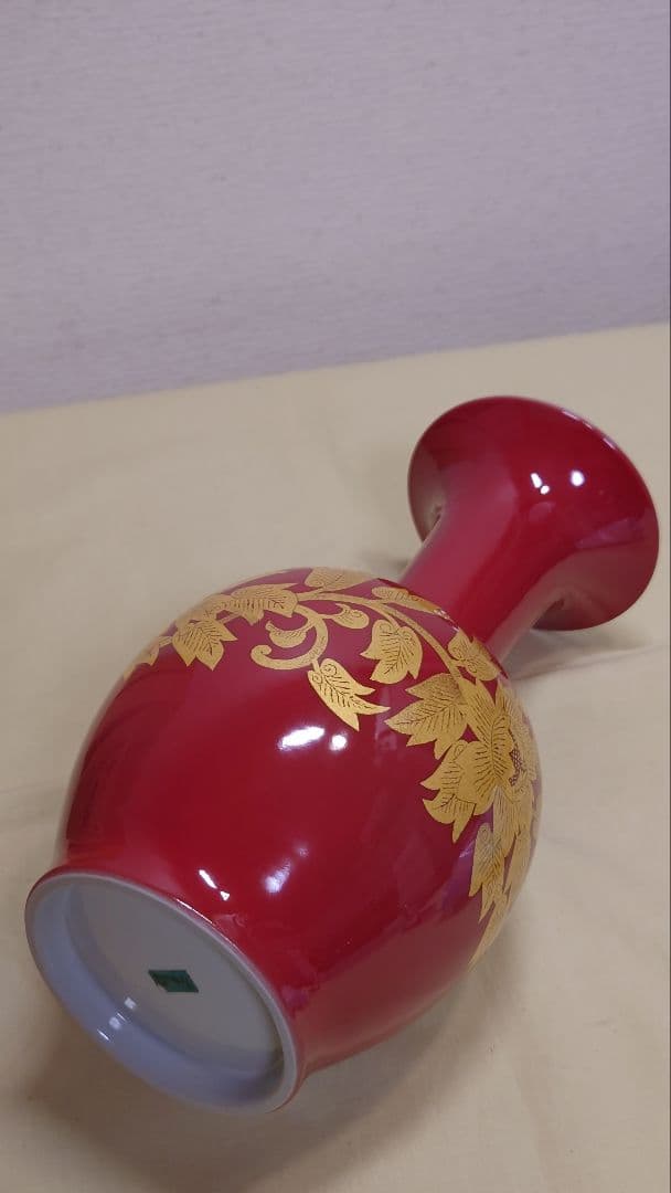 九谷　人間国宝　吉田美統　釉裏金彩牡丹唐草文　花瓶　共箱