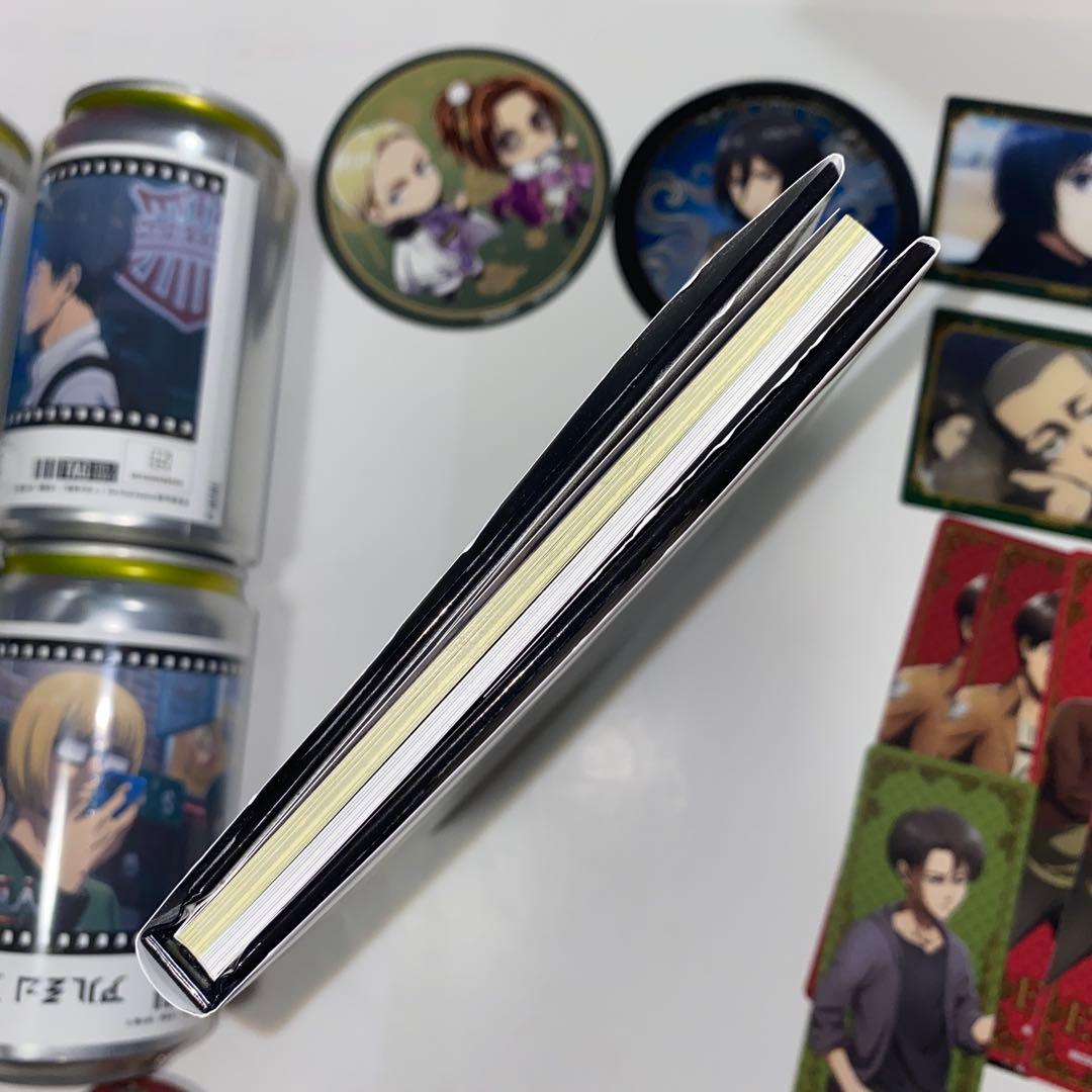 進撃の巨人　ステッカー&ポストカードブック　サントリー　オリジナルラベル缶　紙類