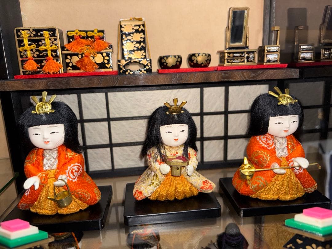 伝統的な雛人形セット 15人