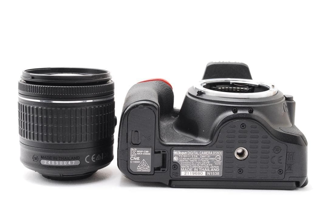 Nikon D5600 ダブルレンズ Wi-Fi搭載　スマホ転送　高画質　軽量
