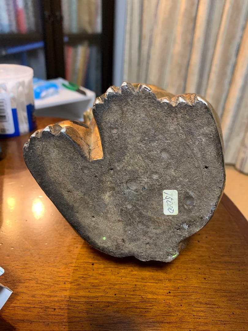 金色の招き猫 木製彫刻 約25cm