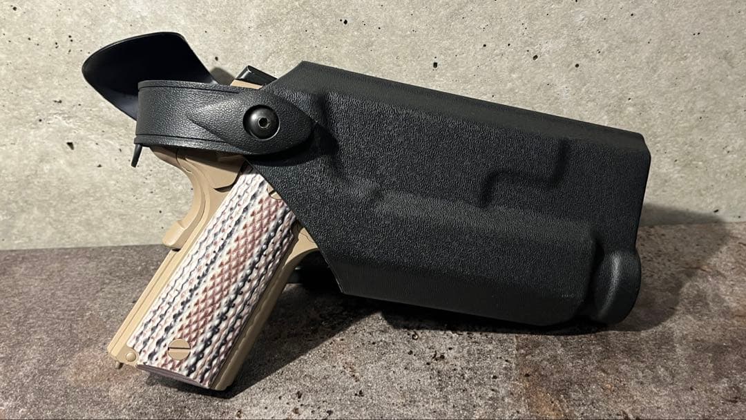 東京マルイ製M45A1 ガスガンハンドガン（マガジンなし・レプリカホルスター付き