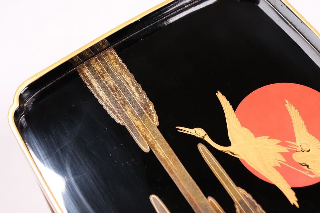 古い木製漆器 鶴図 金蒔絵 朱塗三ッ盃 盃台 天然木 日の出 杯 【MA619】