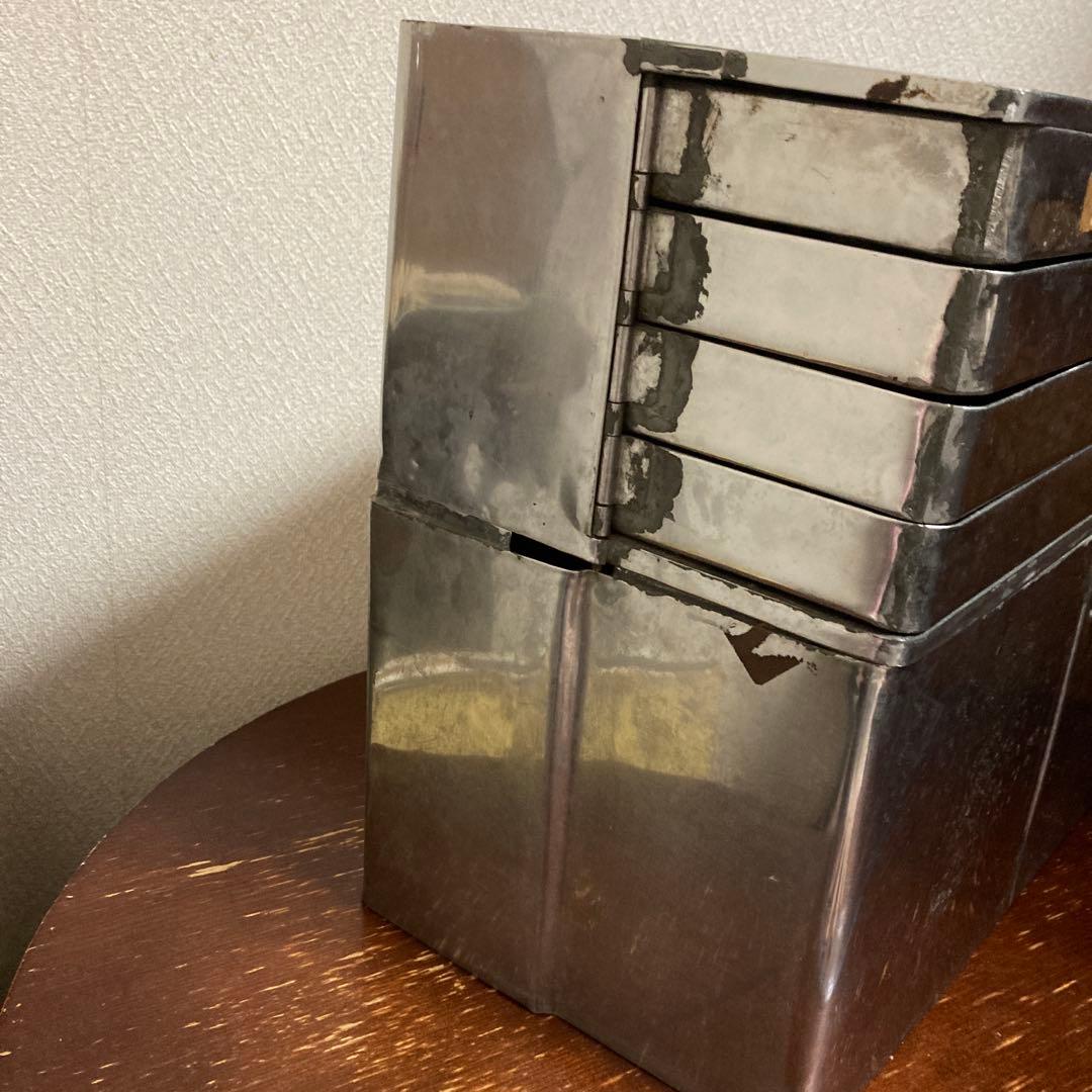 アンティークのブリキケース