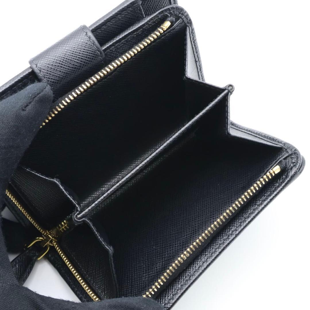 【超極美品】PRADA 新型IC 二つ折り財布　サフィアーノレザー　黒　三角ロゴ