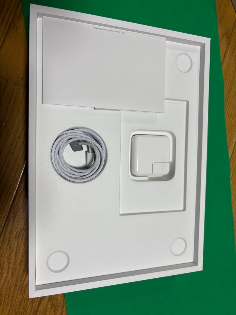 MacBook本体 Apple MacBook Air (M2, 8GB, 256GB)