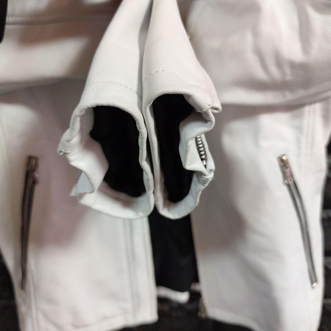 未使用に近い　トルネードマート　純白の ラムレザーシングルライダースジャケット