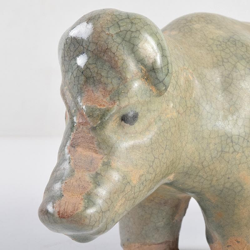 中国　龍泉窯　青磁　神獣　牛　置物　C　R9319