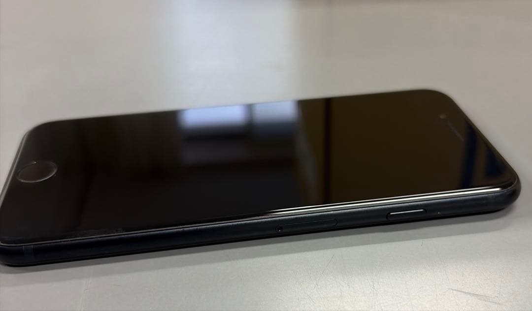 Apple iPhone se3 本体