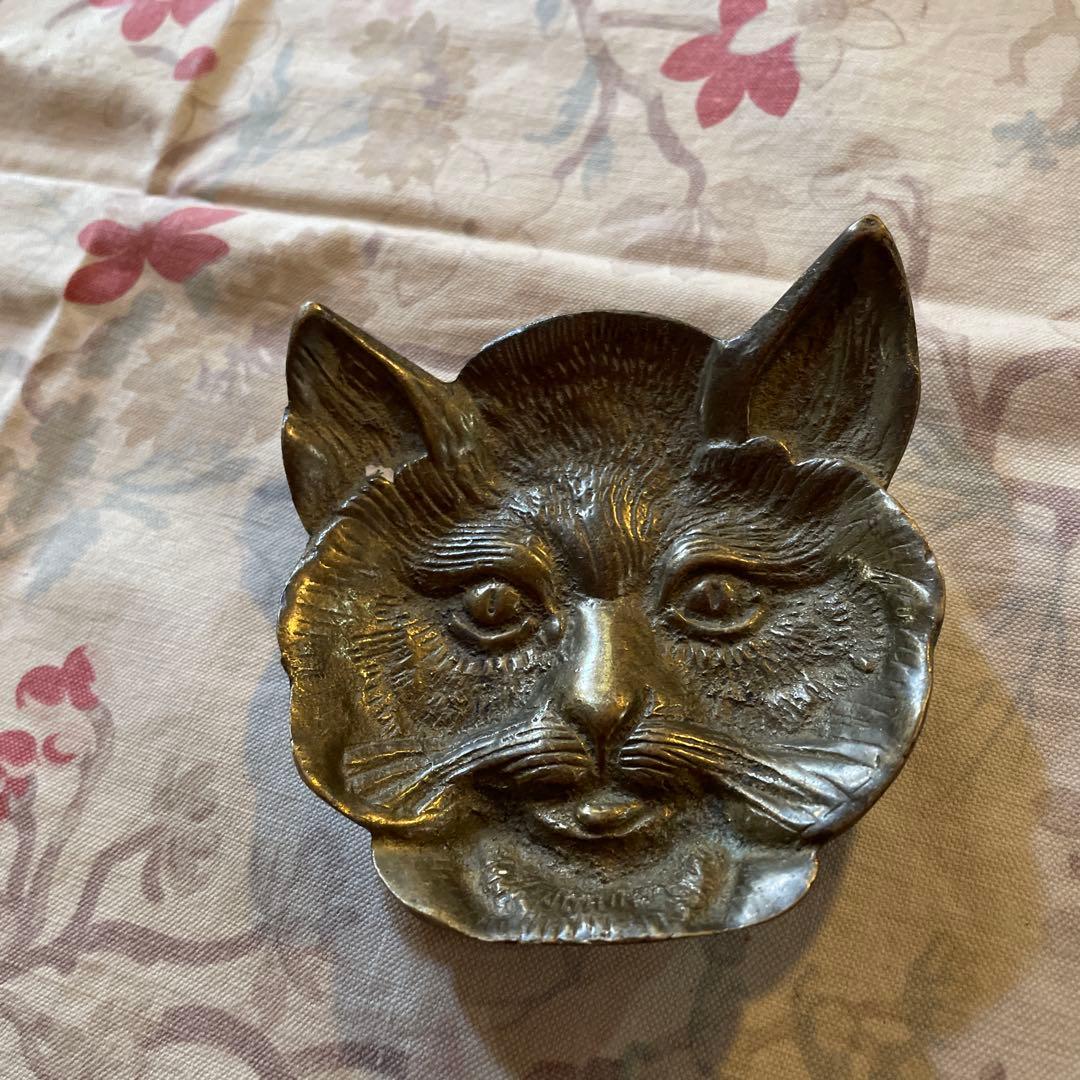343イギリス買い付け猫の顔型金属製小物入れ重いブロンズ風