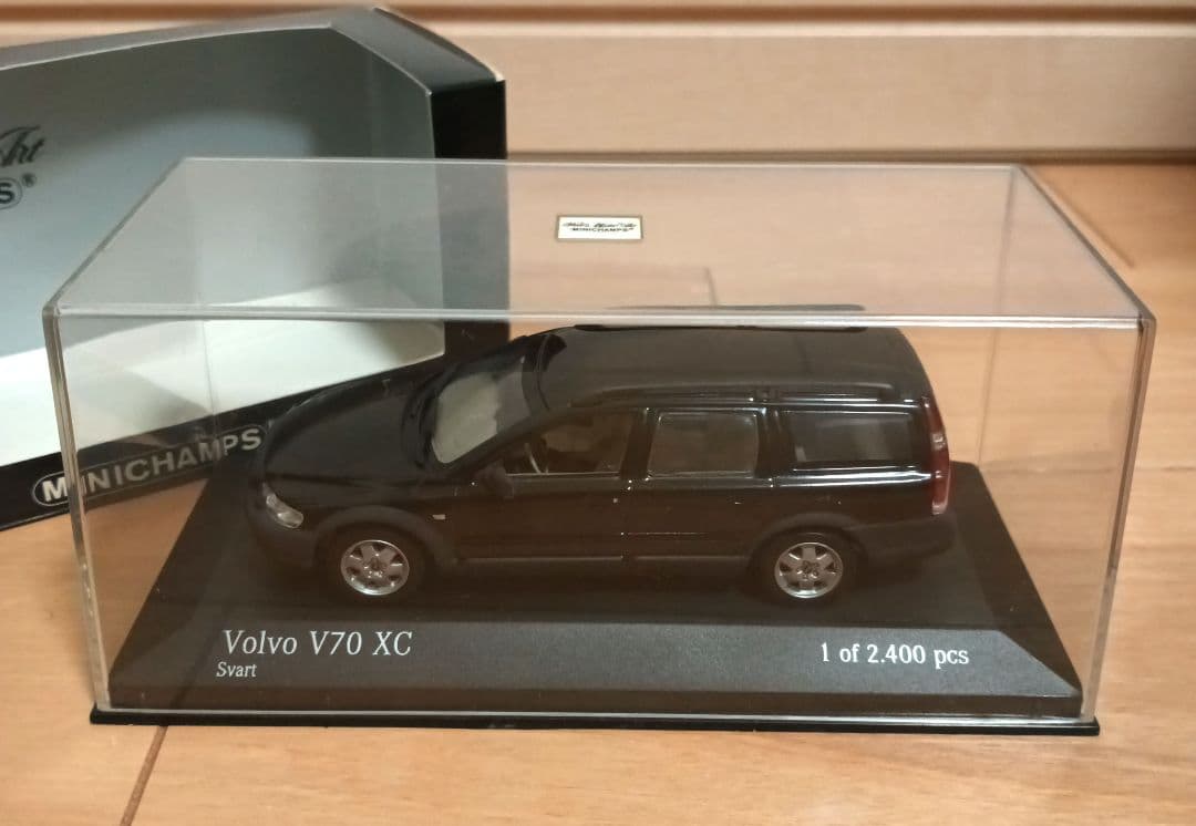 MINICHAMPS✪Volvo V70 XC ブラック