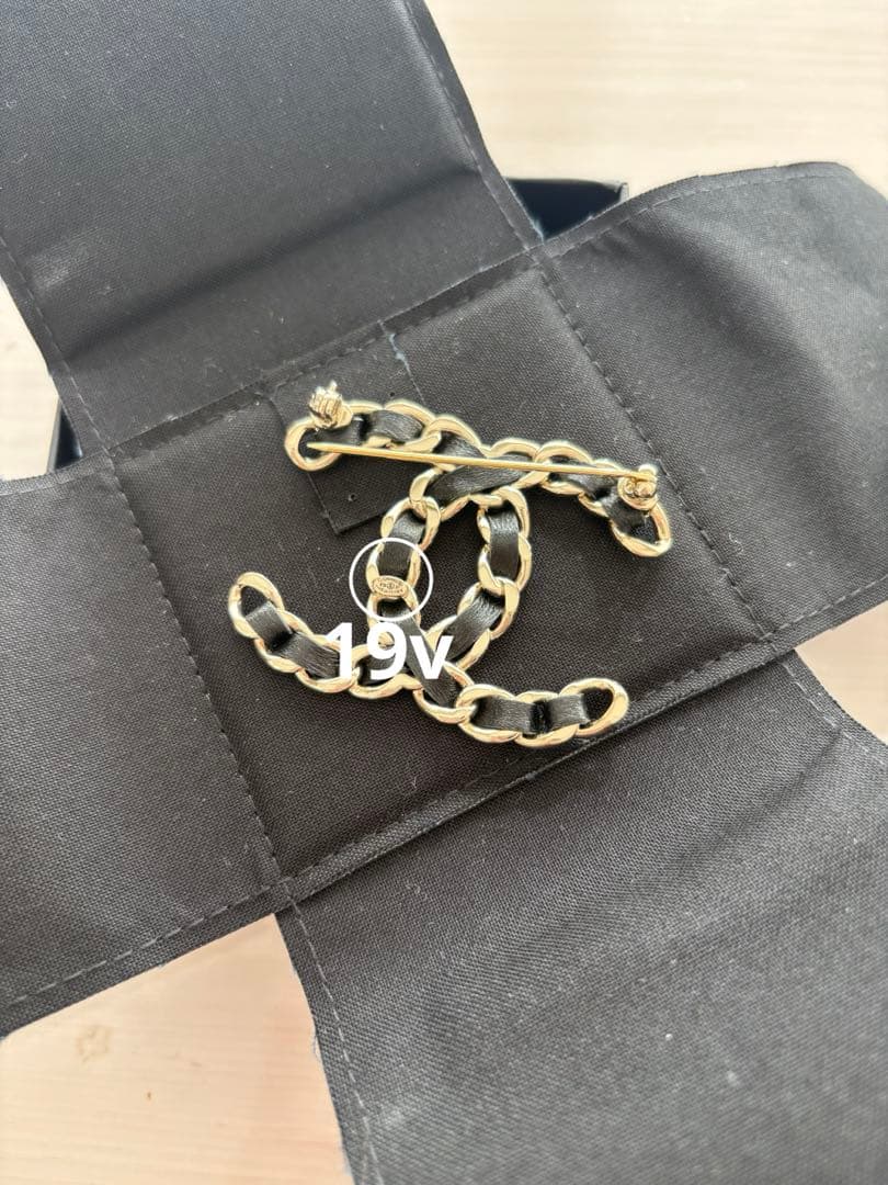 最値下げ　 CHANEL CCロゴ ブローチ ゴールド ブラック