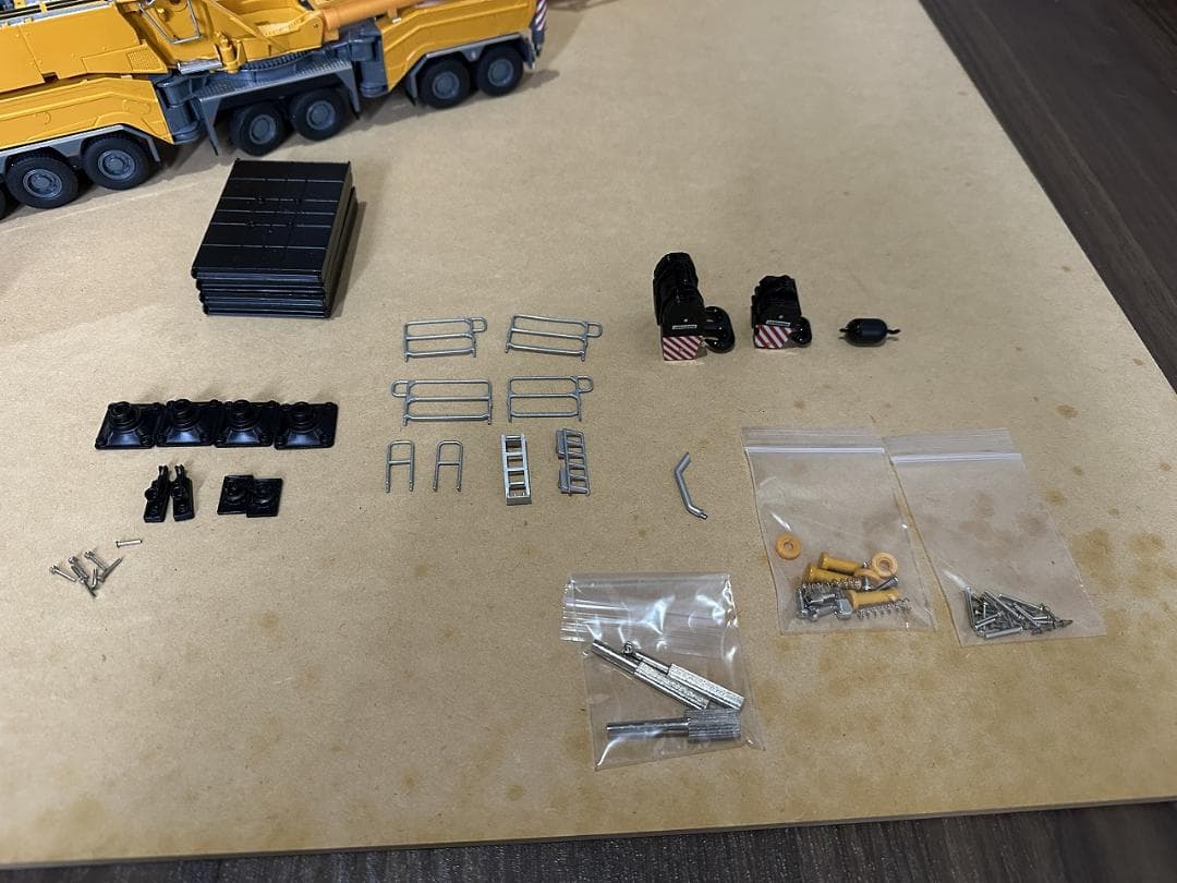 NZG LIEBHERR　LTM11200-9.1　LIEBHERRカラー