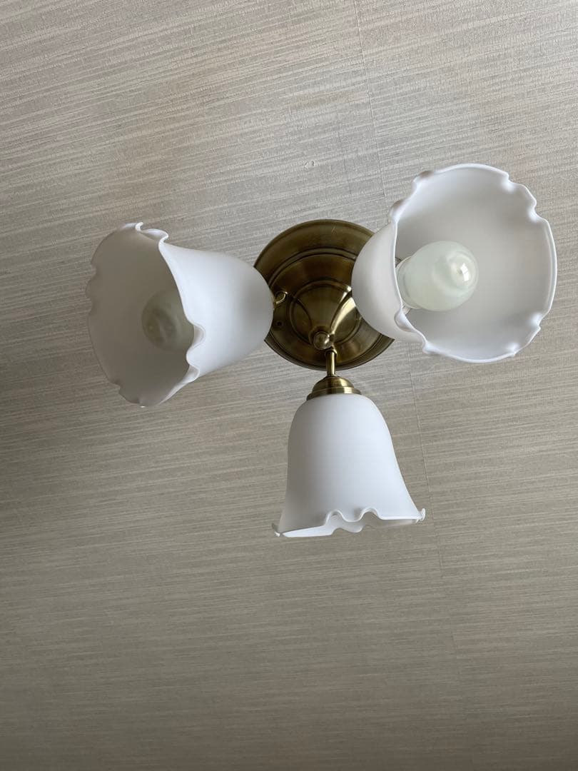 ゴールド 3灯シャンデリア フリル付き