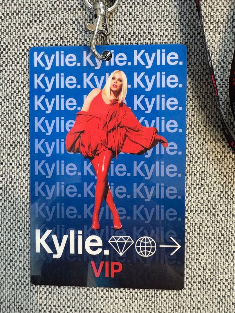 【希少品✨】カイリー・ミノーグ VIPトートバッグ、ピンバッチ、ストラップ