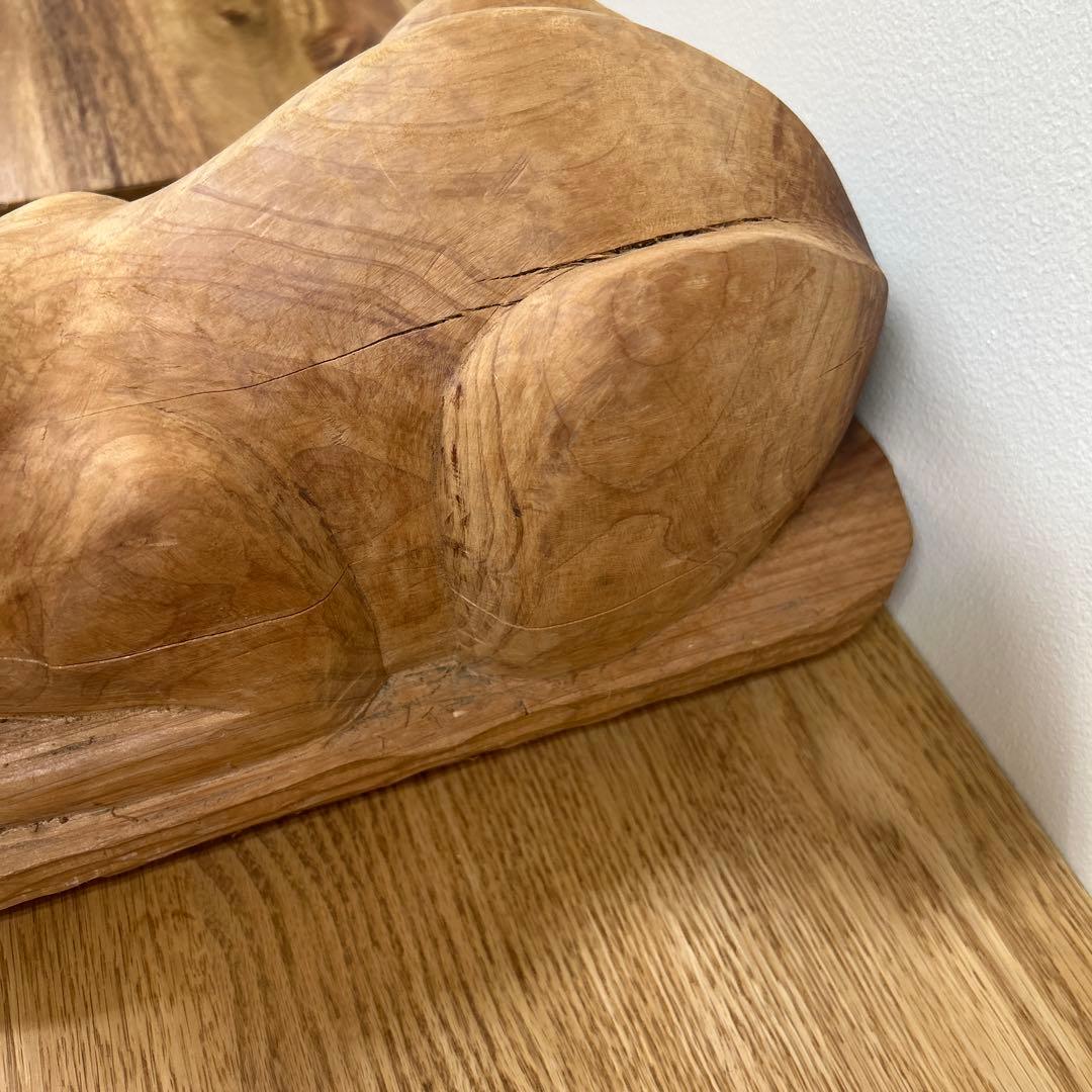 かわいい　木製 猫の彫刻　木彫り　ねこ　ネコ 香箱座り