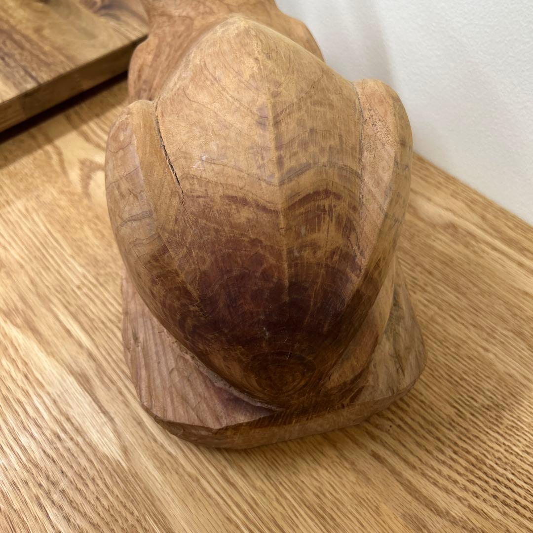 かわいい　木製 猫の彫刻　木彫り　ねこ　ネコ 香箱座り