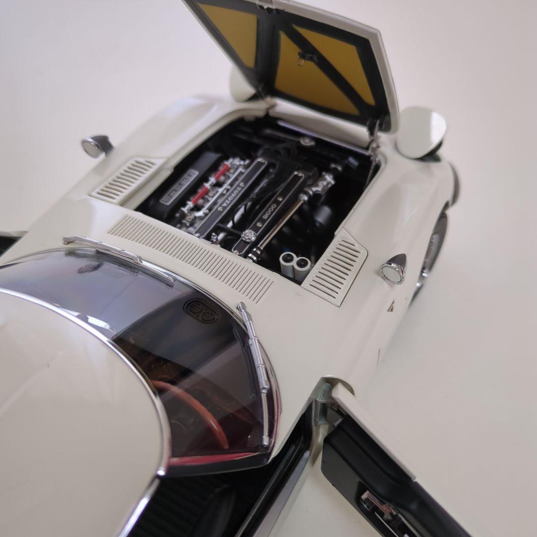 オートアート、トヨタ2000GT、2台セット　1/18ミニカー