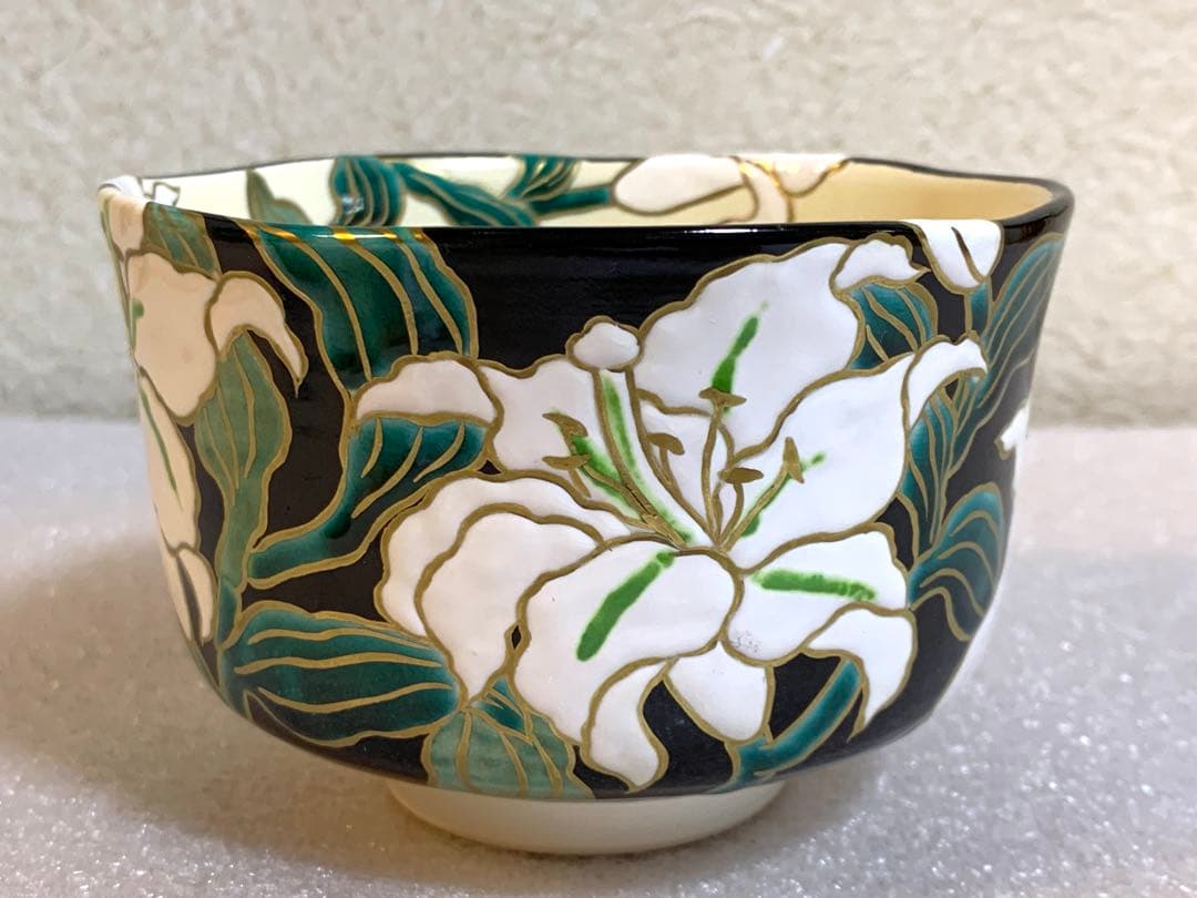 【新品未使用】 清閑寺窯 五代 杉田眞龍作　京焼茶椀　「黒地百合」