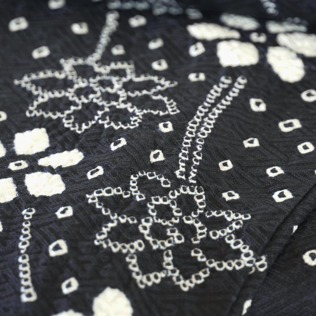 未使用　モノトーンの絞り染め訪問着　正絹