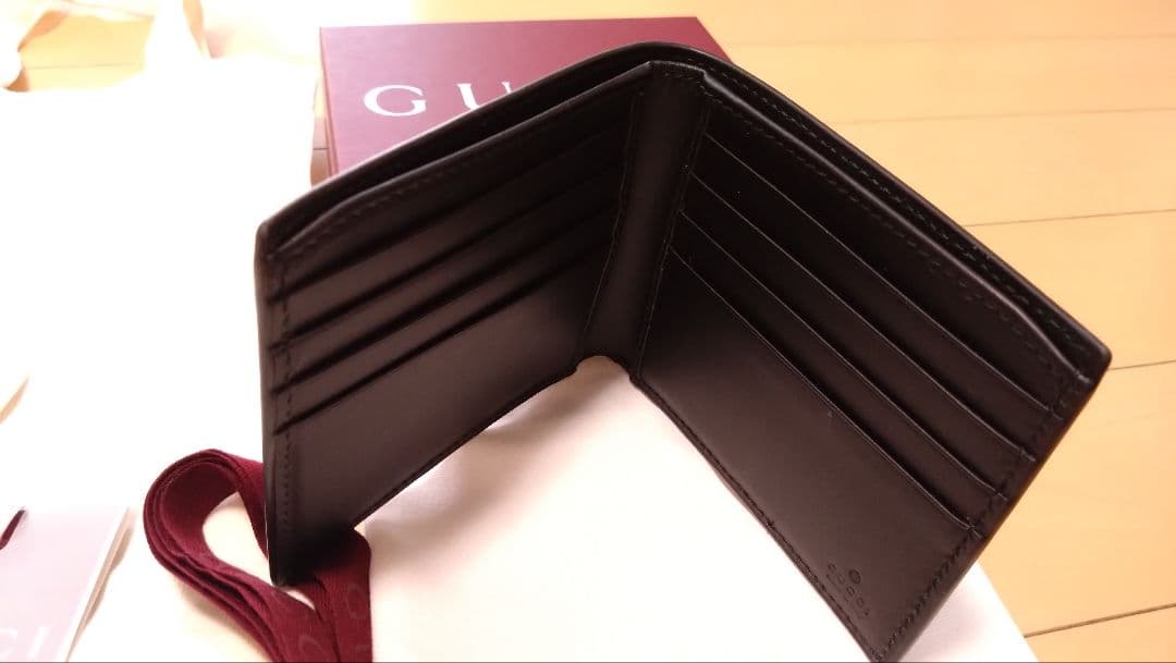 GUCCI スネークモチーフ 二つ折り財布