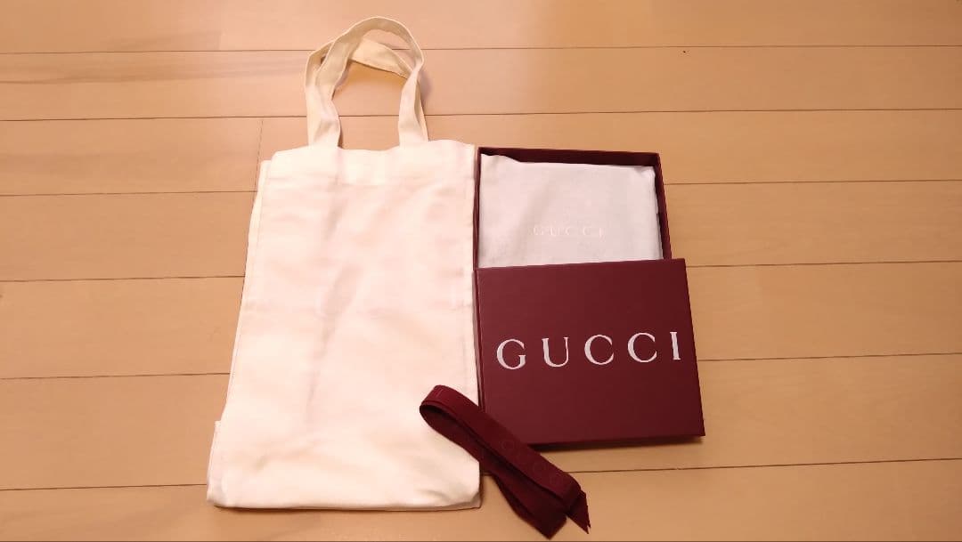 GUCCI スネークモチーフ 二つ折り財布