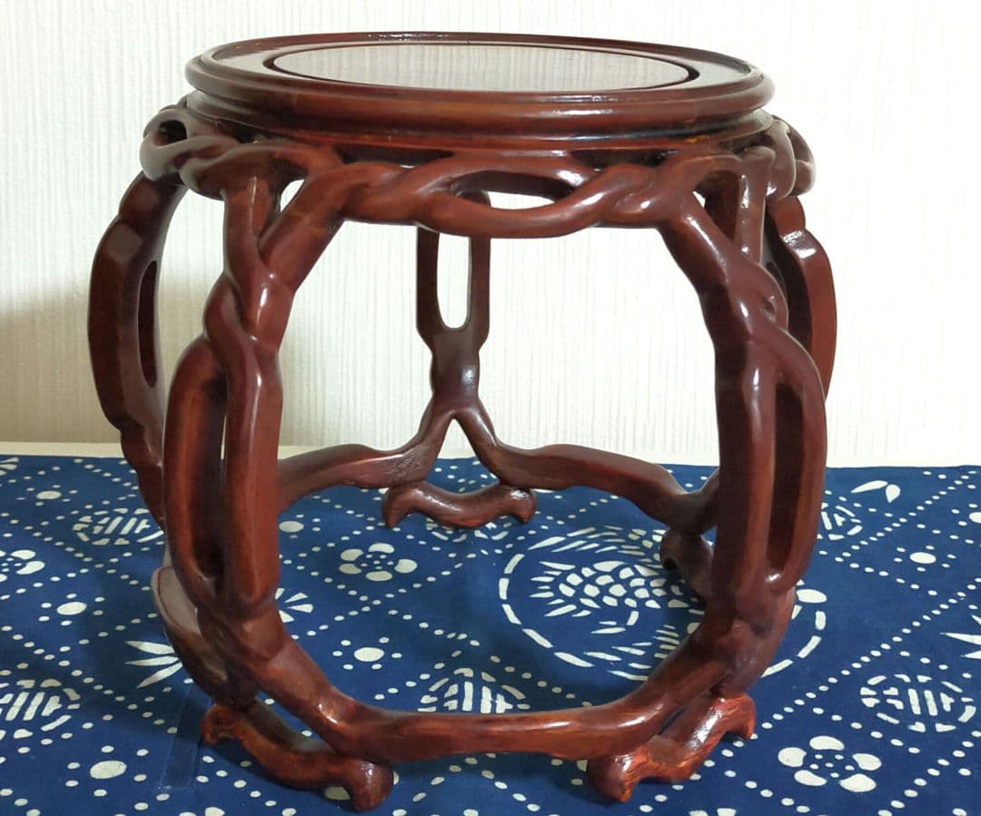 特価セール✨中国伝統工芸美術　唐木　透彫捻リ図　五足丸卓　丸中卓花台
