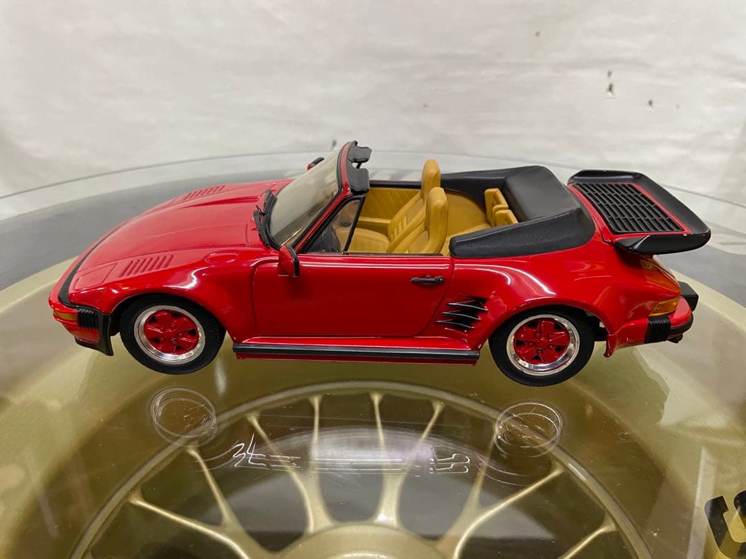 ポルシェ930 ターボ　1/18スケール