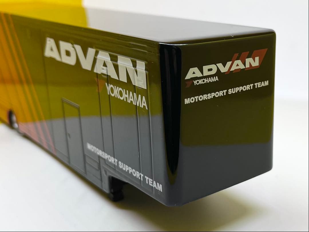 MINIGT 1/64 メルセデス アクターズ レーシングトランスポーター