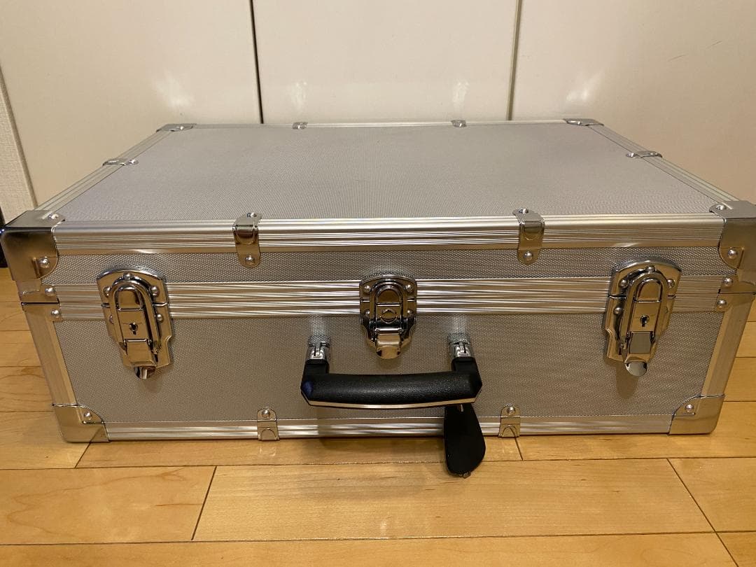 大型アルミトランク 外寸:約55cm×38cm×19cm