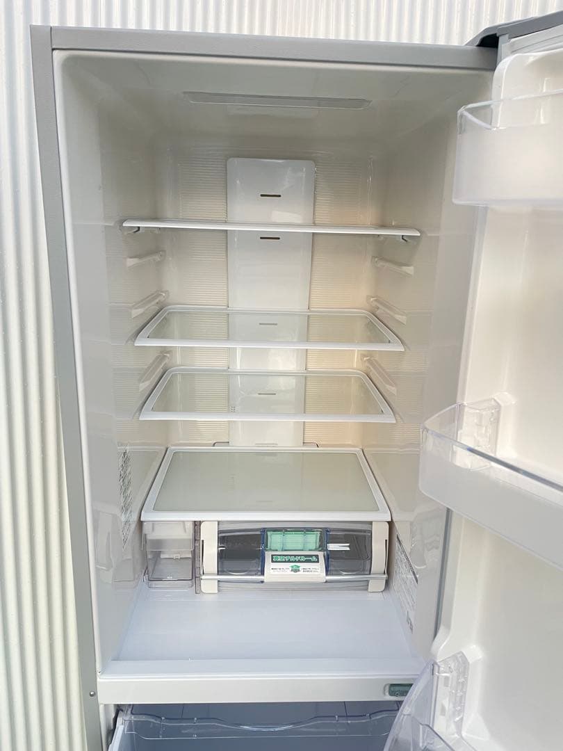 825 日立 315L 3ドア冷蔵庫 真ん中野菜室 真空チルド ライトシルバー