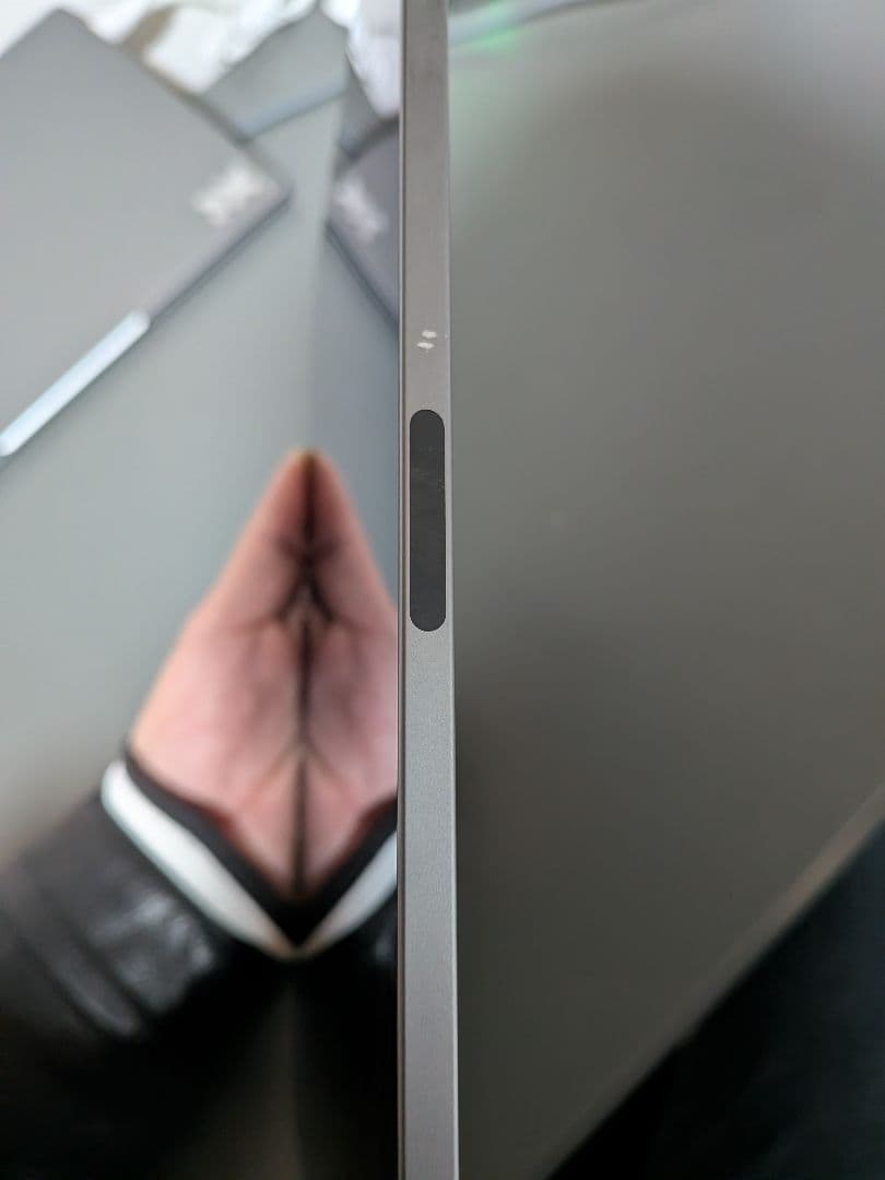 ハ*を様 【バッテリー最大容量99%】iPad Air 第5世代 セルラー 25