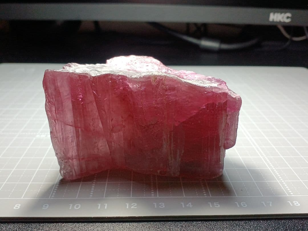 ピンクトルマリン　大型結晶　215g　原石　鉱物標本