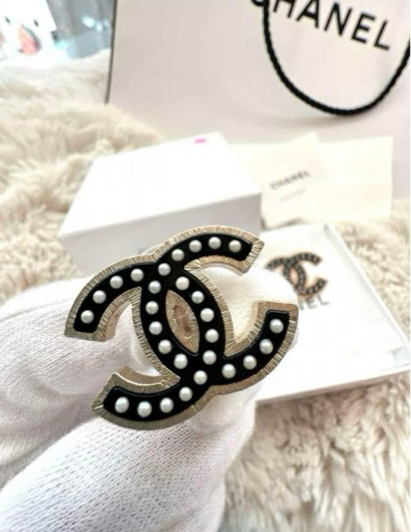 安心の正規品❣️極美品！日本に数点のみ入荷❣️存在感大❣️CHANELピアス【両耳】