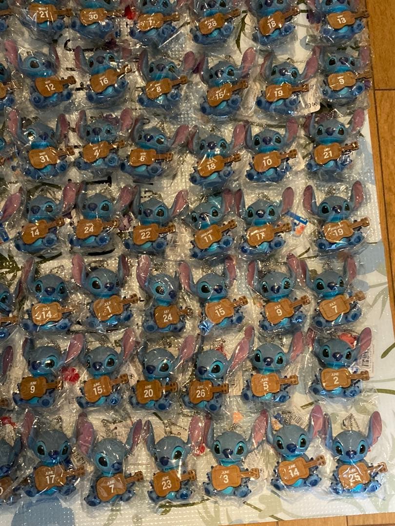 ディズニー　スティッチ キーホルダー大量　90個　未使用　ギターver