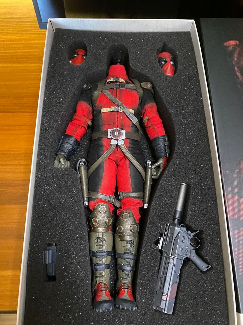 マーベル・Deadpool 1/6スケールフィギュア サイドショウ　デットプール