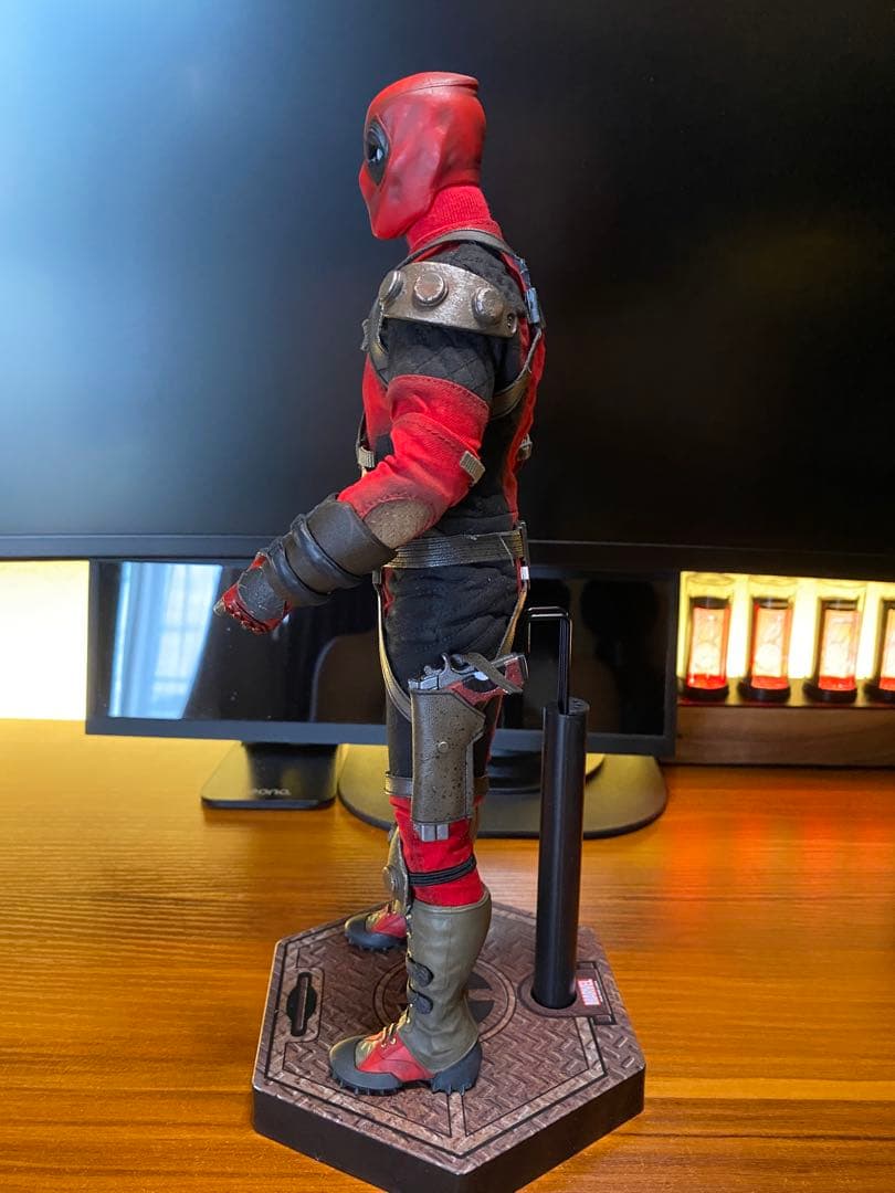 マーベル・Deadpool 1/6スケールフィギュア サイドショウ　デットプール